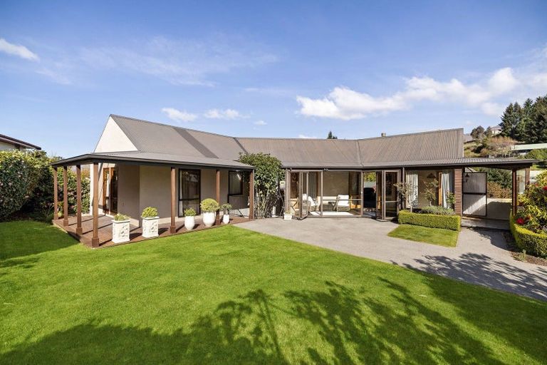 Photo of property in 9 Greenstone Place, Fernhill, Queenstown, 9300