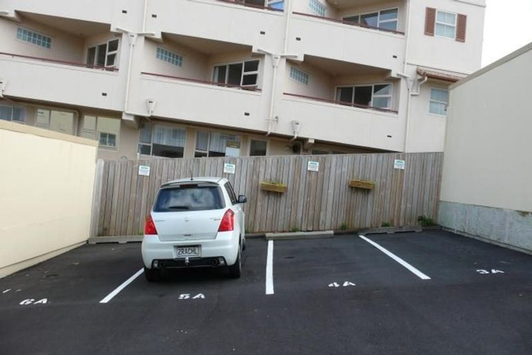 Photo of property in 2/268a Onewa Road, Birkenhead, Auckland, 0626