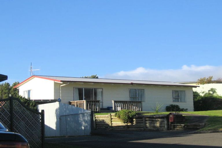 Photo of property in 32 Arnold Grove, Paraparaumu Beach, Paraparaumu, 5032