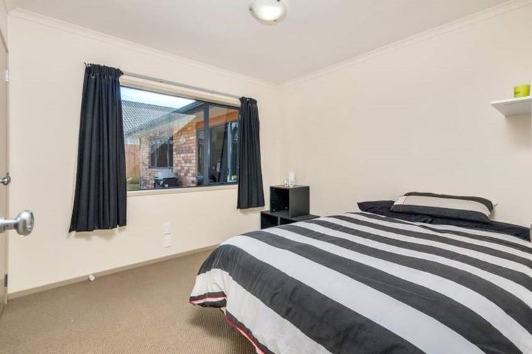 Photo of property in 20 Fairford Avenue, Henderson, Auckland, 0612