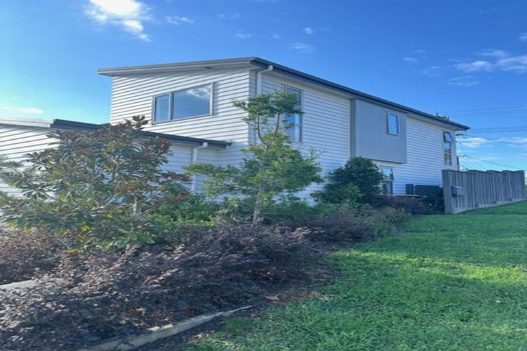 Photo of property in 1a Pavola Grove, Glenfield, Auckland, 0629