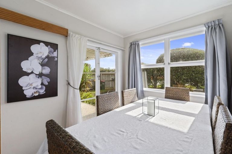 Photo of property in 27 Litten Road, Cockle Bay, Auckland, 2014