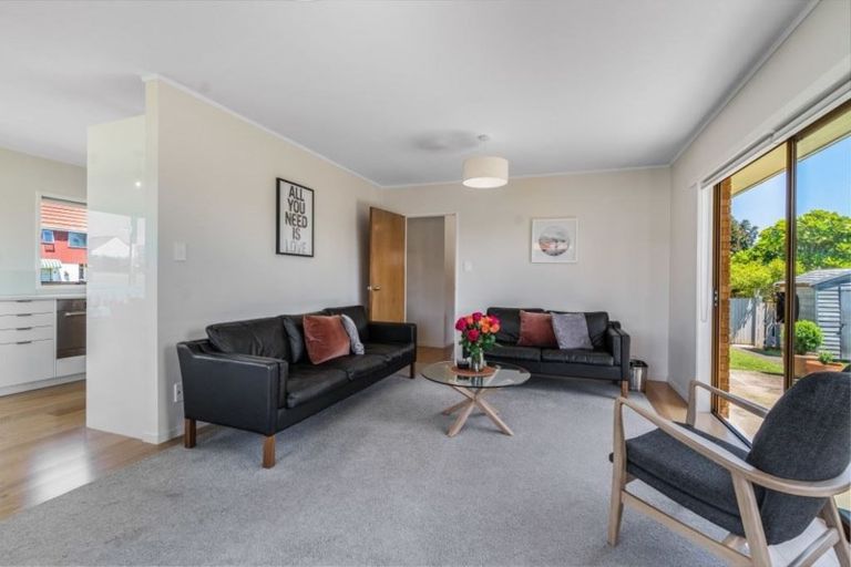 Photo of property in 2/39 Francis Street, Hauraki, Auckland, 0622