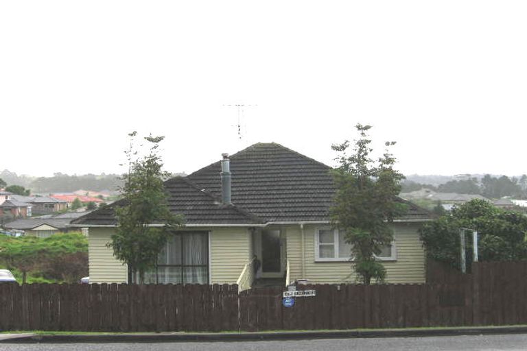 Photo of property in 121 Sturges Road, Henderson, Auckland, 0612