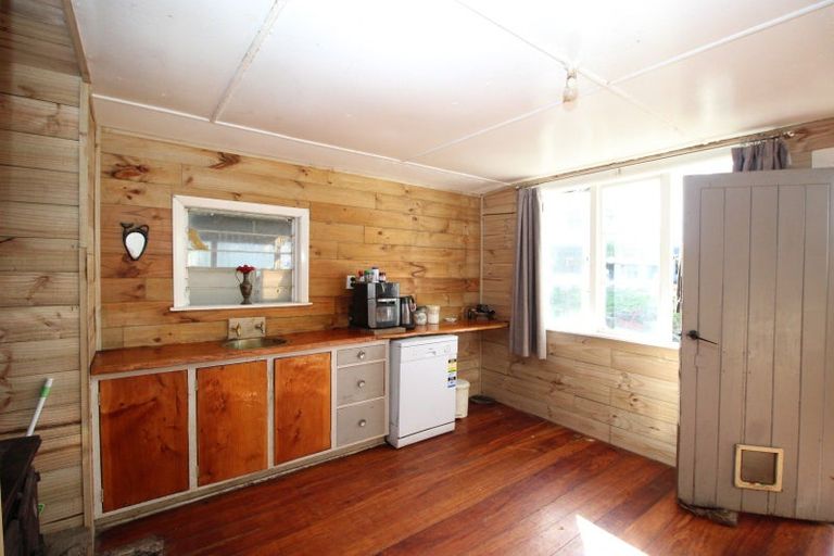 Photo of property in 141 Valley Road, Woodville, 4998