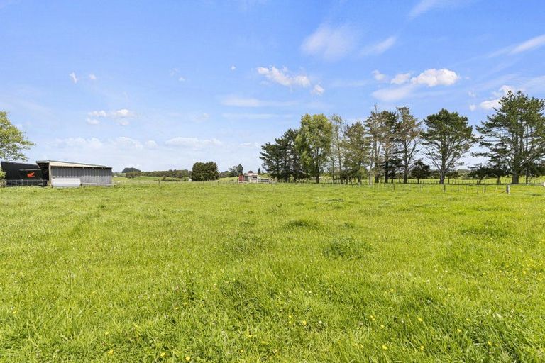 Photo of property in 124 Lower King Road, Tarurutangi, New Plymouth, 4372