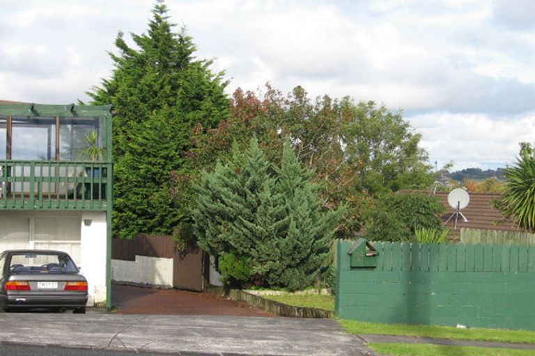 Photo of property in 102a Bradbury Road, Botany Downs, Auckland, 2010