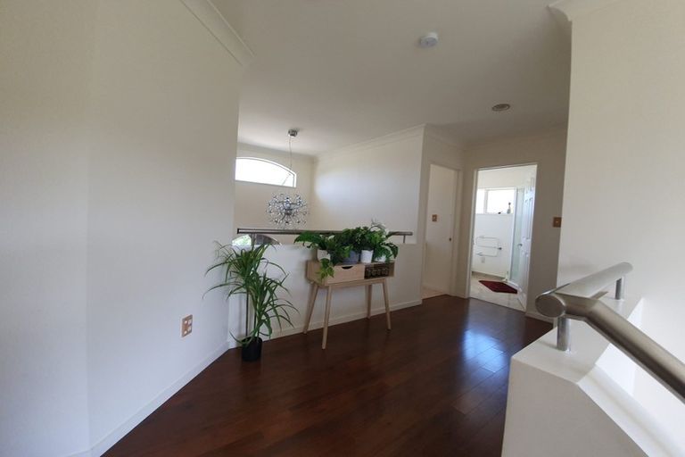 Photo of property in 47 Lagoon Way, West Harbour, Auckland, 0618