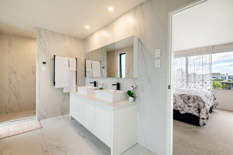 Photo of property in 18a Marama Street, Castor Bay, Auckland, 0620