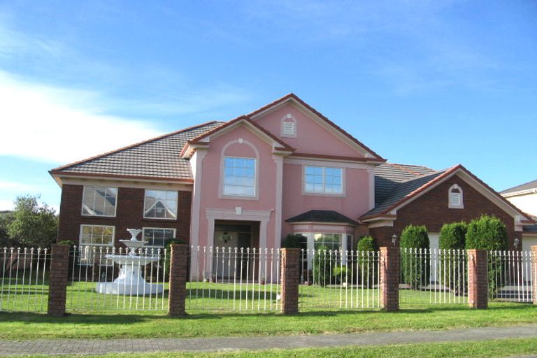 Photo of property in 5 Haven Crest, Somerville, Auckland, 2014