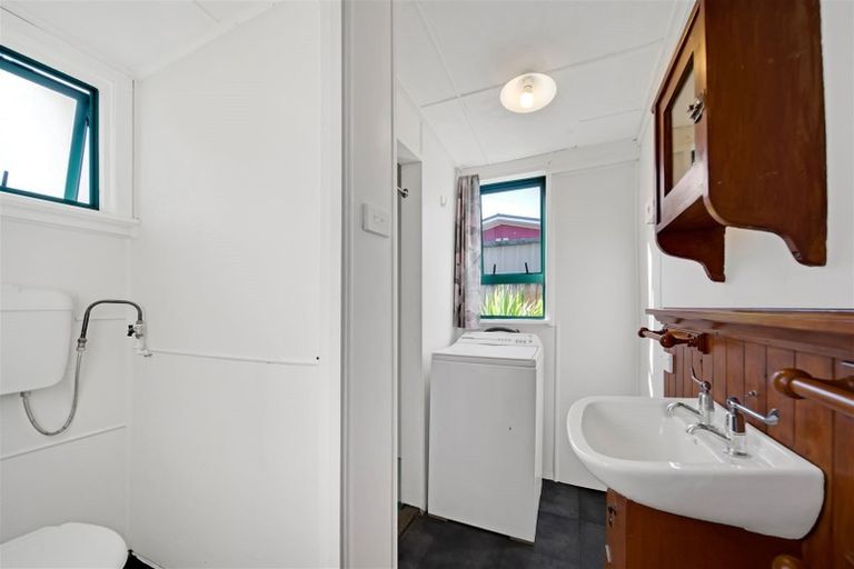 Photo of property in 59 Fifth Avenue, Urenui, 4377