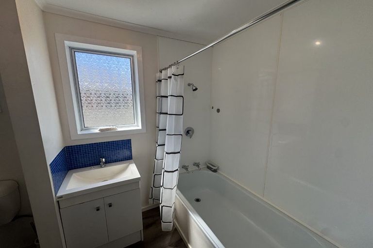 Photo of property in 7 Hannah Place, Redwood, Christchurch, 8051