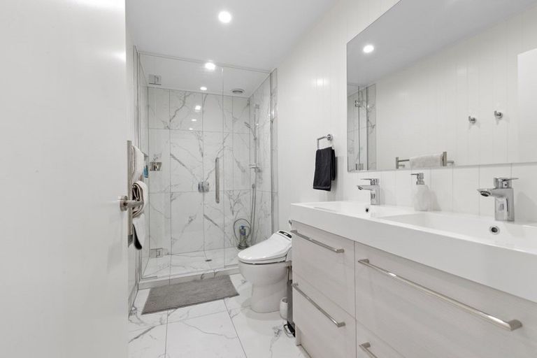 Photo of property in 4 Cone Peak Close, Lake Hayes, Queenstown, 9304