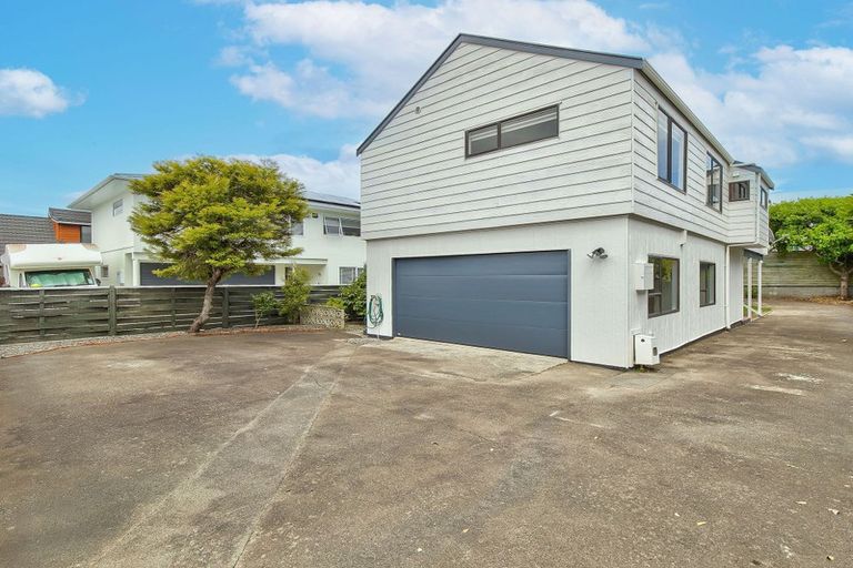 Photo of property in 2/13 Mana Esplanade, Paremata, Porirua, 5026