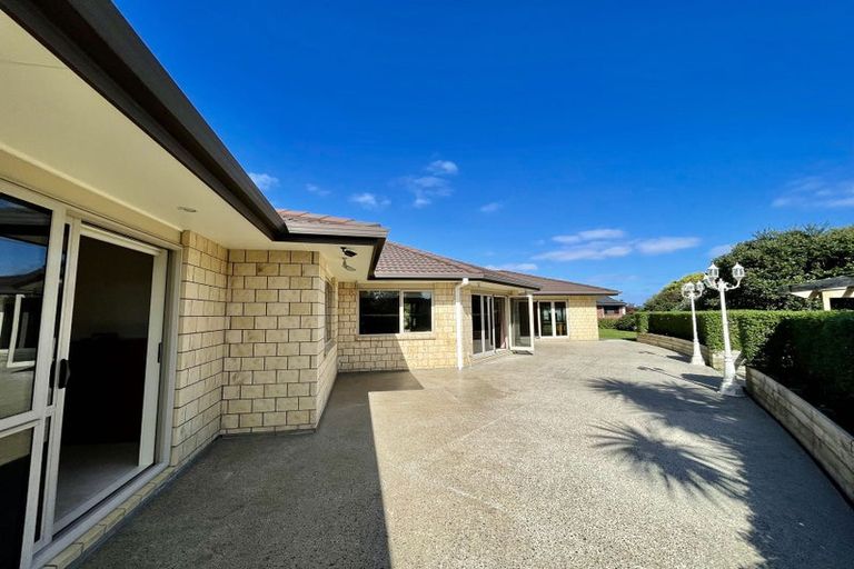 Photo of property in 11 Schopolo Place, Schnapper Rock, Auckland, 0632