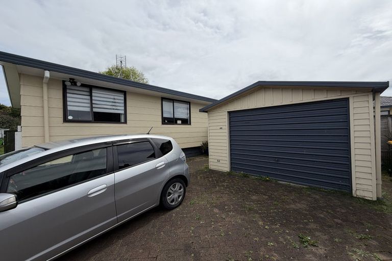 Photo of property in 2/22 Sturdee Road, Manurewa, Auckland, 2102