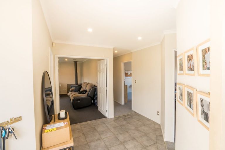 Photo of property in 10 Fernlea Avenue, Kelvin Grove, Palmerston North, 4414