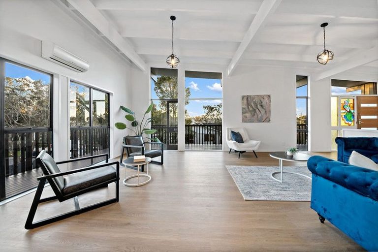 Photo of property in 3 Kathleen Street, Totara Vale, Auckland, 0627