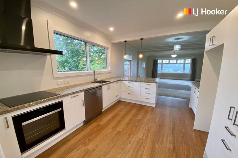 Photo of property in 84 Hazelhurst Pass, Caversham, Dunedin, 9012