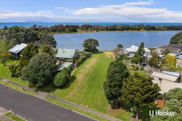 Photo of property in 22 Pohutukawa Drive, Athenree, Waihi Beach, 3177