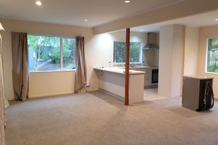 Photo of property in 41 Esther Place, Red Beach, 0932