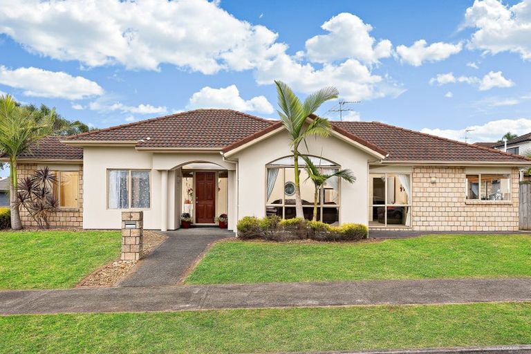 Photo of property in 19 Walter Haddrell Crescent, Flat Bush, Auckland, 2016