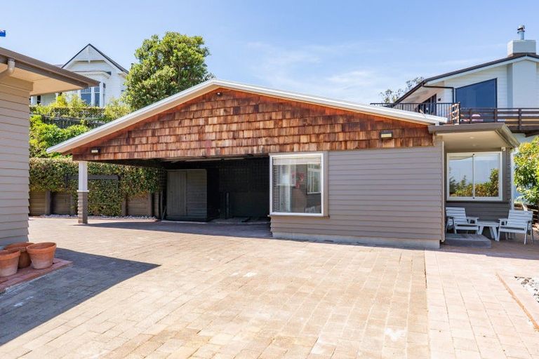 Photo of property in 135 Thompson Road, Bluff Hill, Napier, 4110