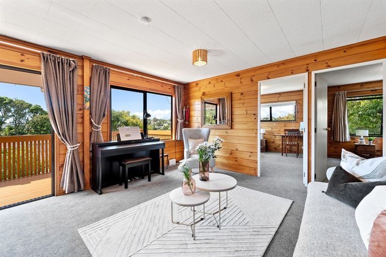 Photo of property in 2/18 Clensmore Place, Torbay, Auckland, 0630