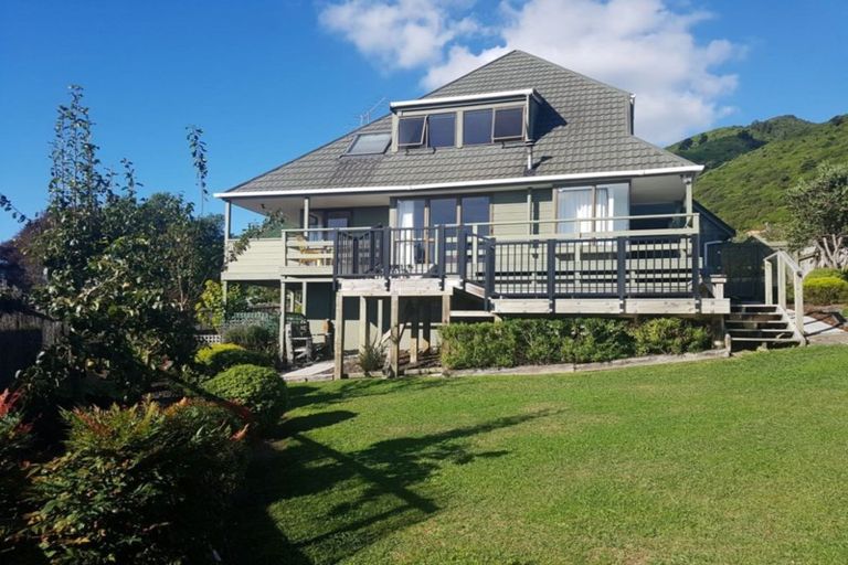 Photo of property in 14 Amokura Street, Waikanae, 5036