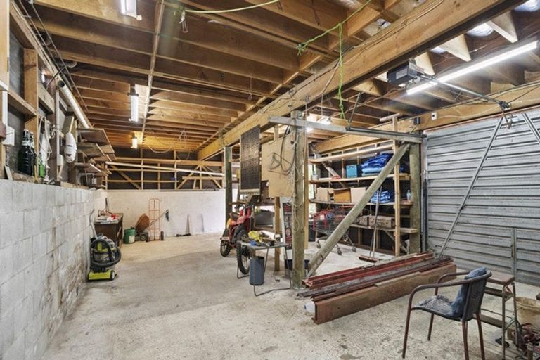 Photo of property in 22 Claverdon Drive, Massey, Auckland, 0614