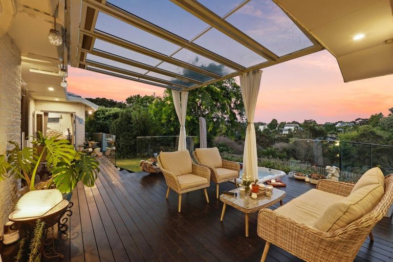 Photo of property in 22 Windfall Grove, Greenhithe, Auckland, 0632