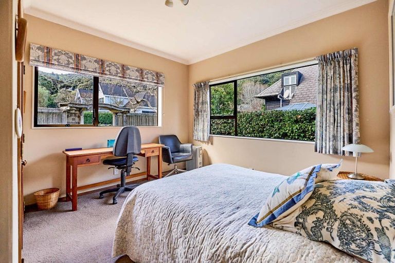 Photo of property in 2 Lady Bell Grove, Lowry Bay, Lower Hutt, 5013