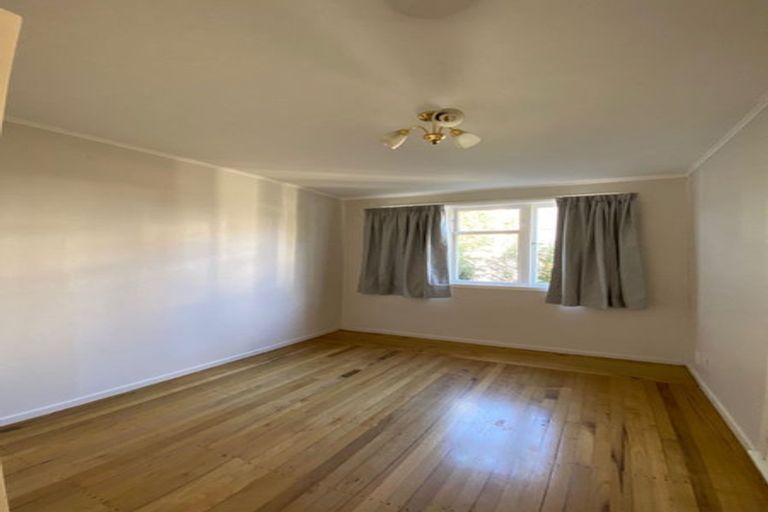 Photo of property in 18 Yeovil Road, Te Atatu Peninsula, Auckland, 0610