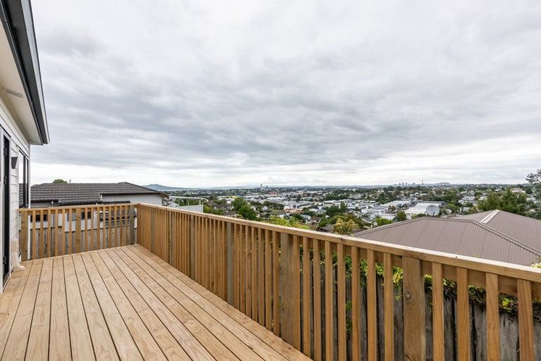 Photo of property in 39c Target Road, Totara Vale, Auckland, 0629
