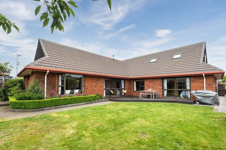 Photo of property in 8 Goodall Place, Redwood, Christchurch, 8051