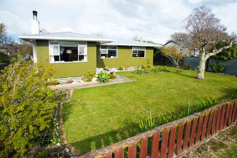 Photo of property in 11 Park Road, Patutahi, Gisborne, 4072
