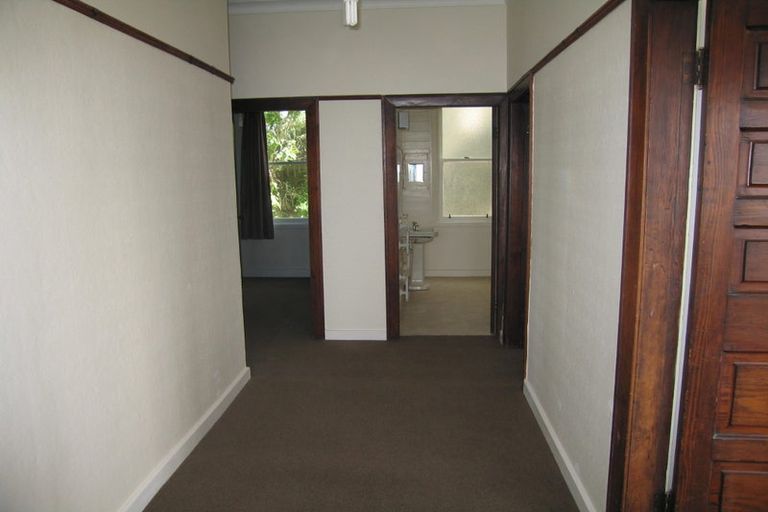 Photo of property in 90 Kelburn Parade, Kelburn, Wellington, 6012