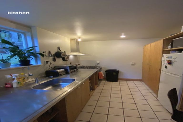 Photo of property in 10 Moana Road, Kelburn, Wellington, 6012