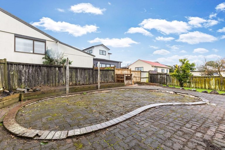 Photo of property in 58 Archmillen Avenue, Pakuranga Heights, Auckland, 2010