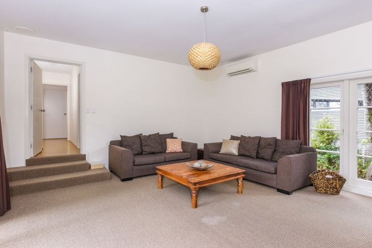 Photo of property in 54 Hollywood Avenue, Titirangi, Auckland, 0604