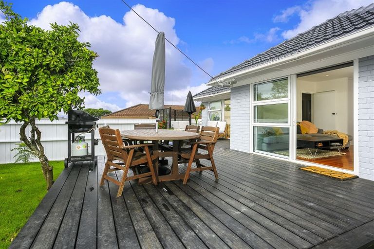 Photo of property in 1/58 Hillcrest Avenue, Hillcrest, Auckland, 0627