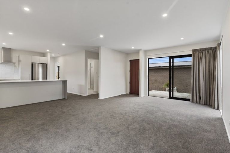 Photo of property in 41 Kingdale Road, Henderson, Auckland, 0610