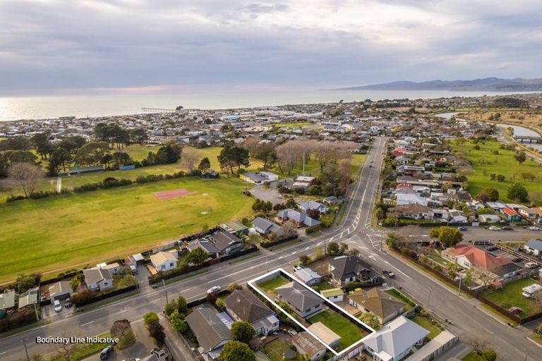 Photo of property in 330 Keyes Road, New Brighton, Christchurch, 8083