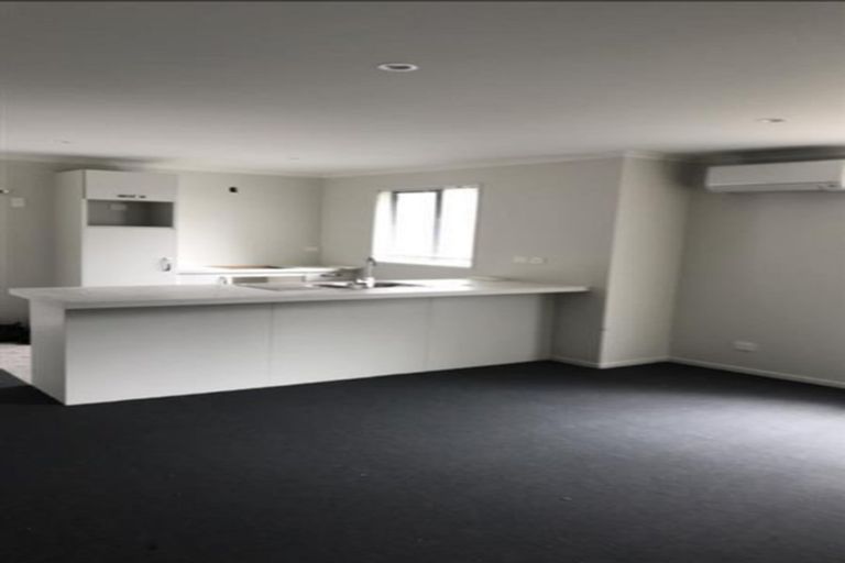 Photo of property in 129 Tidal Road, Mangere, Auckland, 2022