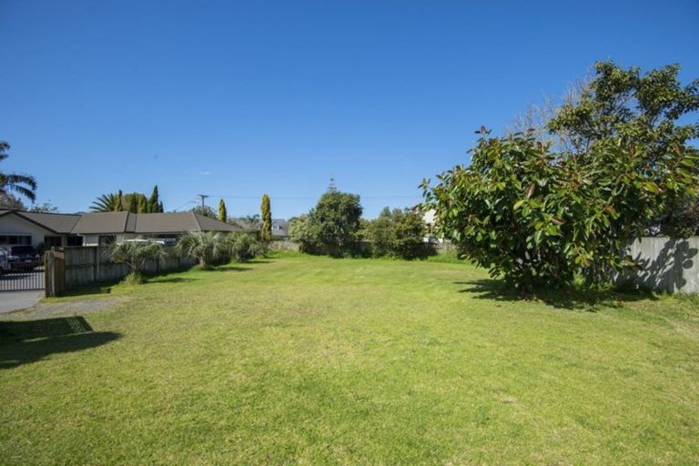 Photo of property in 16 Paradise Point Place, One Tree Point, 0118