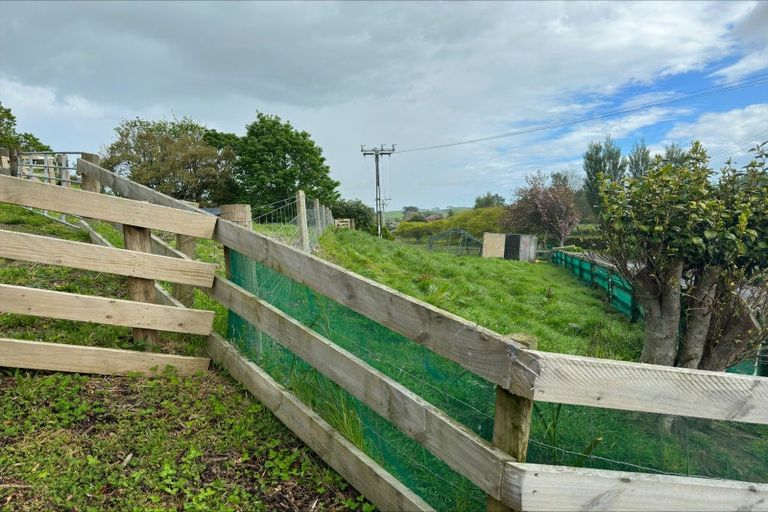 Photo of property in 43a Rawhitiroa Road, Eltham, 4398