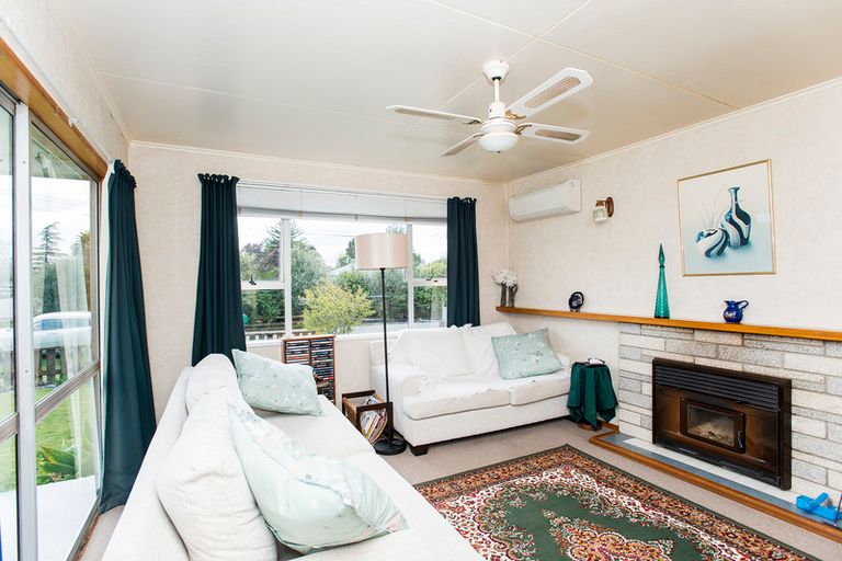 Photo of property in 11 Park Road, Patutahi, Gisborne, 4072