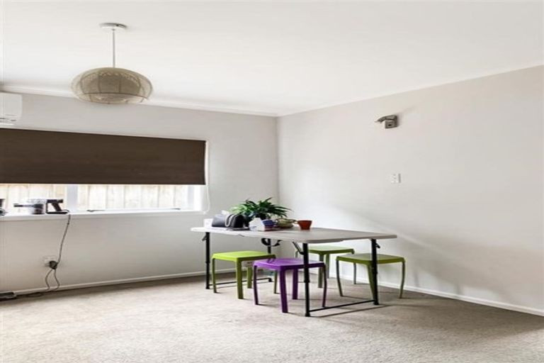 Photo of property in 2/5 Gazelle Avenue, Beach Haven, Auckland, 0626