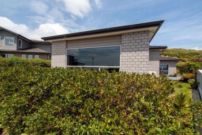 Photo of property in 20 The Fjord, Aotea, Porirua, 5024