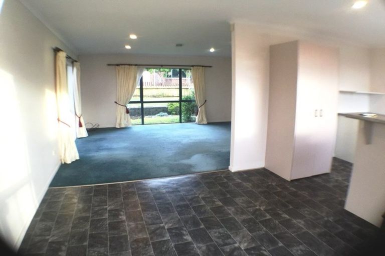 Photo of property in 21 Pitt Avenue, Clendon Park, Auckland, 2103